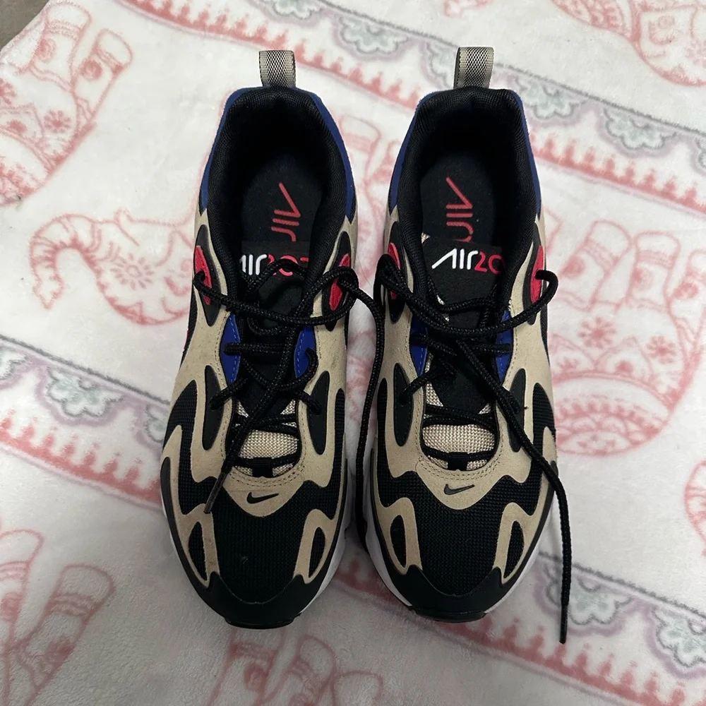 Nike Air Max 200
Team Gold University Red Black size 6y or 7.5 woman’s - Picture 2 of 5